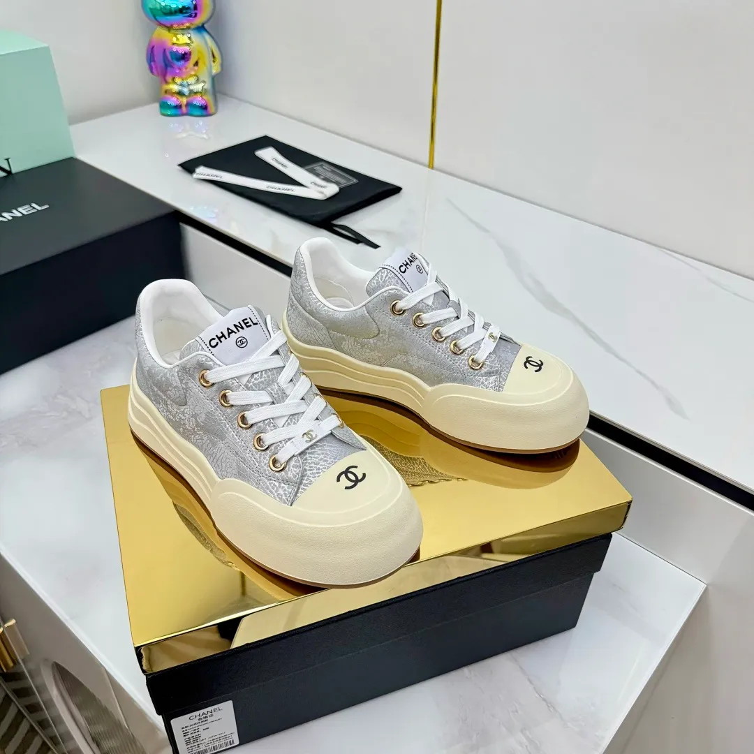 👟👟Ex-factory price 600👟👟 Chanel bread shoes ~ original calfskin panda shoes Chanel 25C latest hot style panda black and white sports shoes casual sneakers Xiaoxiang hot item classic black and white panda color coco girls must pay Fabric: original custom mixed sheepskin lining: original imported breathable mesh lining outsole: Original molded rubber + TPU combination Size: Women's 35-41 👉 👉 👉